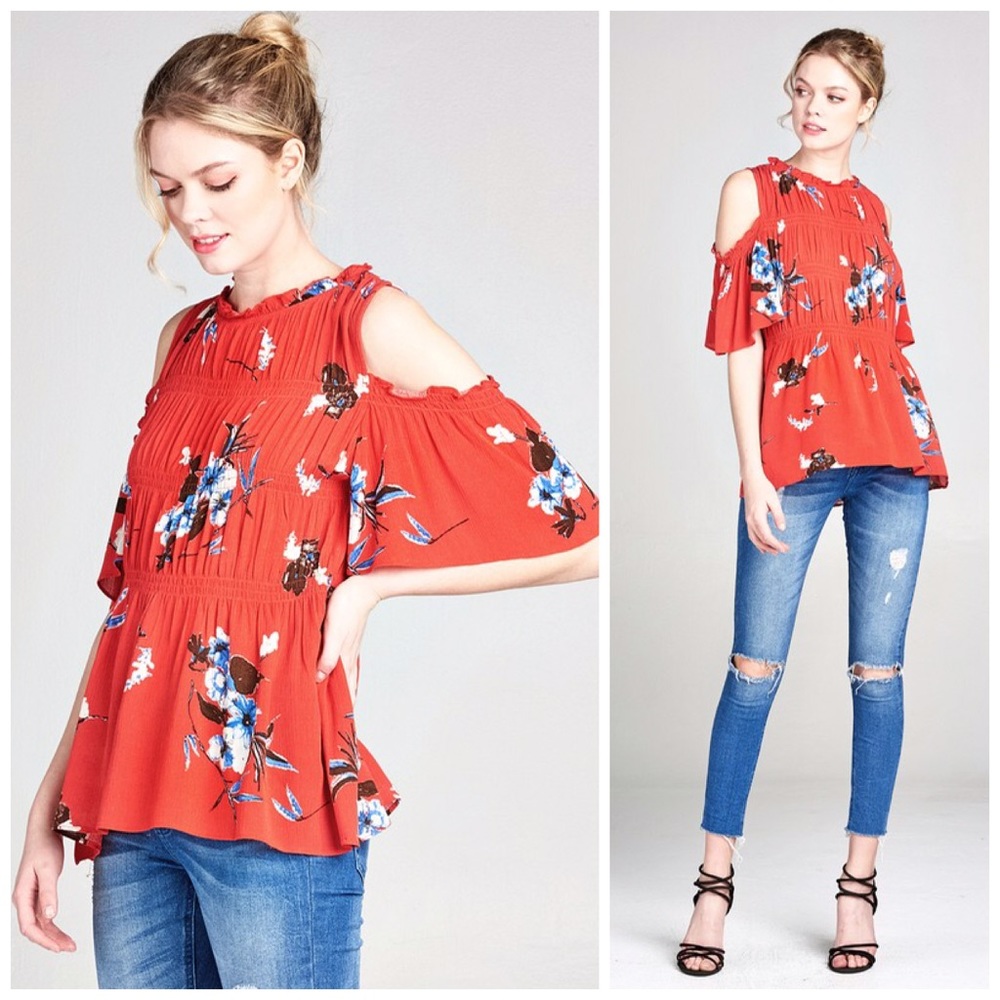 LAST 1! ❤️ Red Smocked Detail Floral Top! - Picture 3 of 4